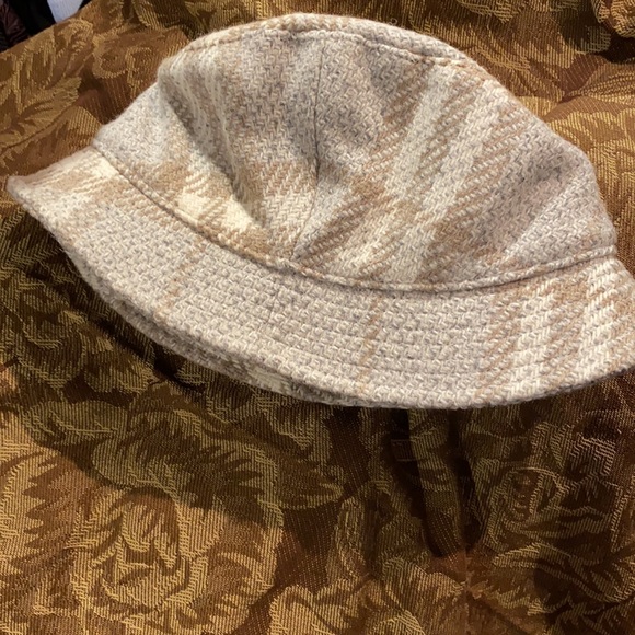 Burberry Bucket hat in signature Taupe and Gray. Near new condition. - Picture 2 of 5